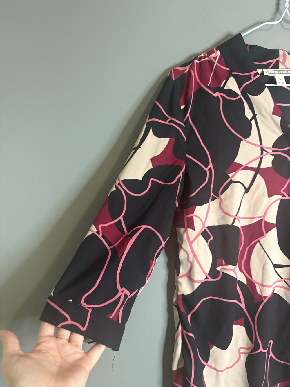 Dana Buchman Abstract Print Roll-Tab Blouse | Size Medium | Black Pink Cream - Picture 3 of 8